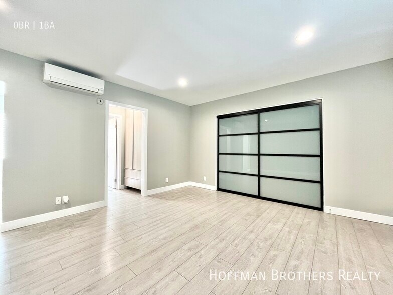 Building Photo - 400 S Mariposa Ave