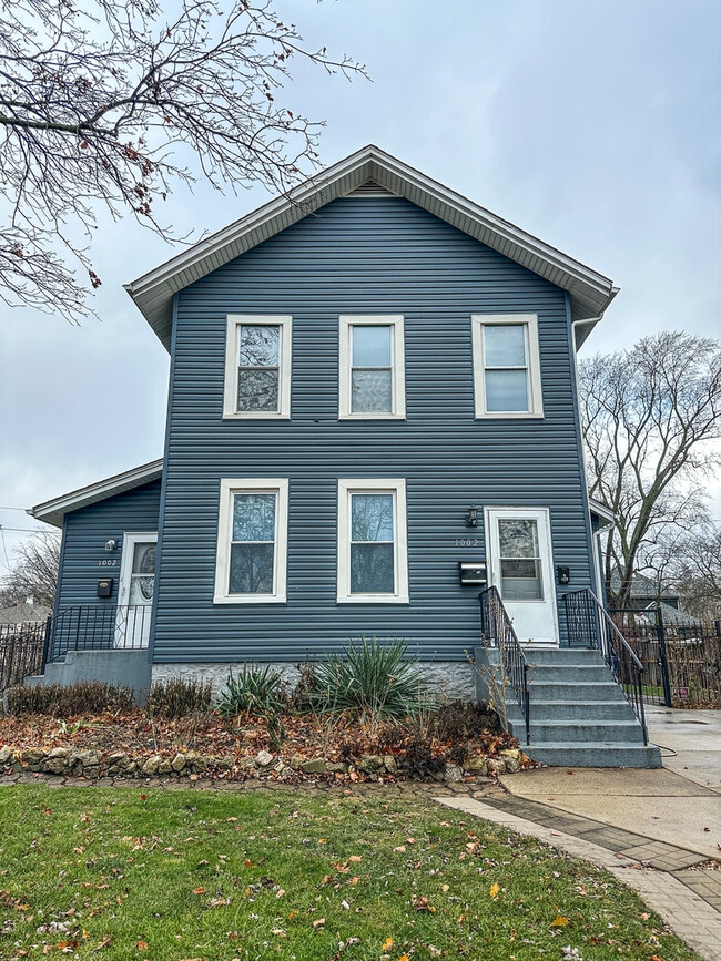 Building Photo - 1002 N 5th Ave