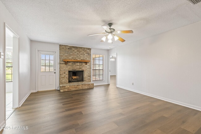 Building Photo - 116 Longfellow Dr