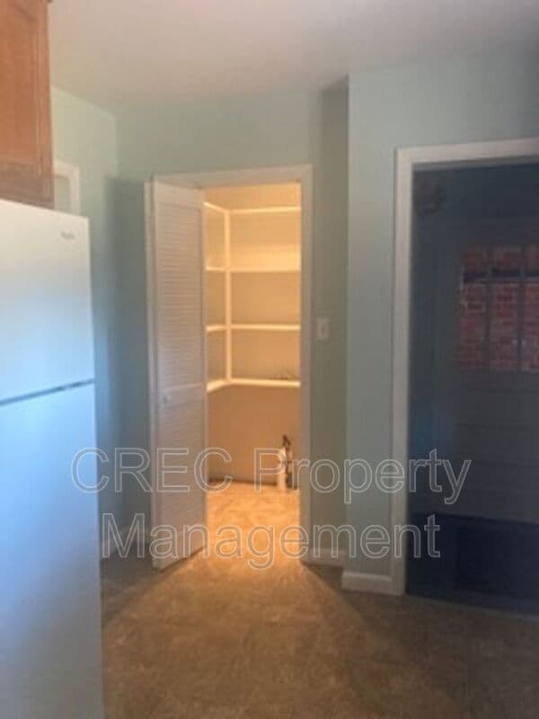 Building Photo - 9 Penn Ave