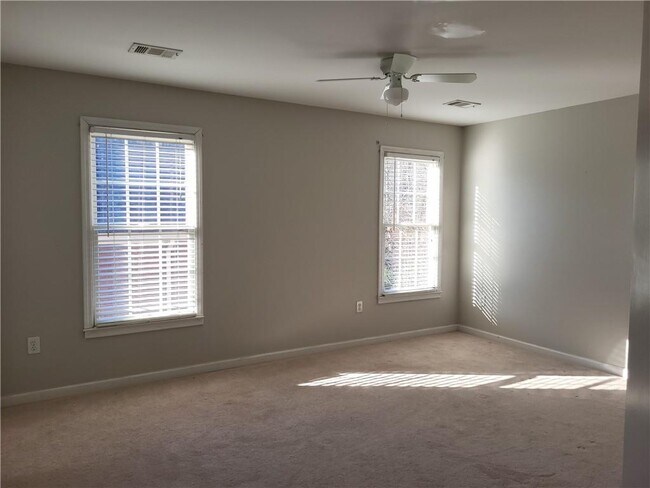 Building Photo - 8291 Fairway Dr