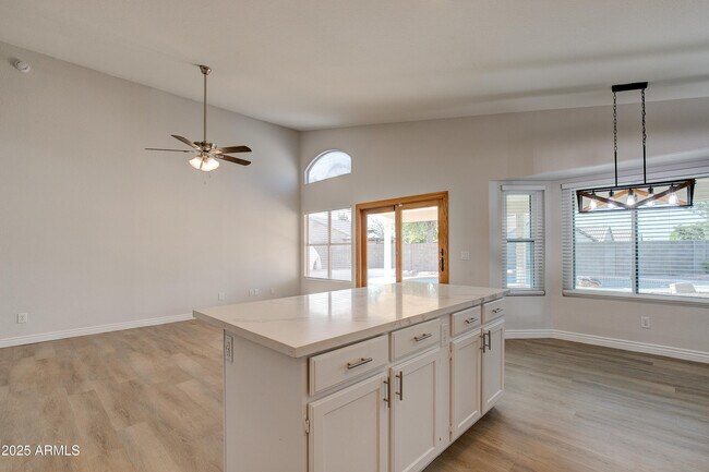 Building Photo - 9859 W Potter Dr