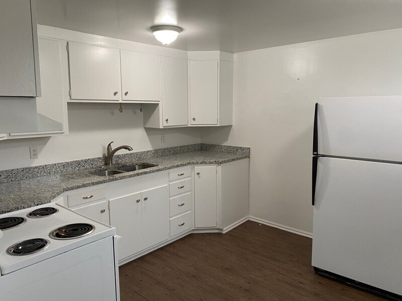 Building Photo - 1547 S 320 E