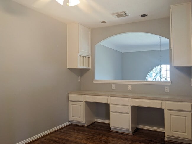 Building Photo - 3054 Summercrest Dr