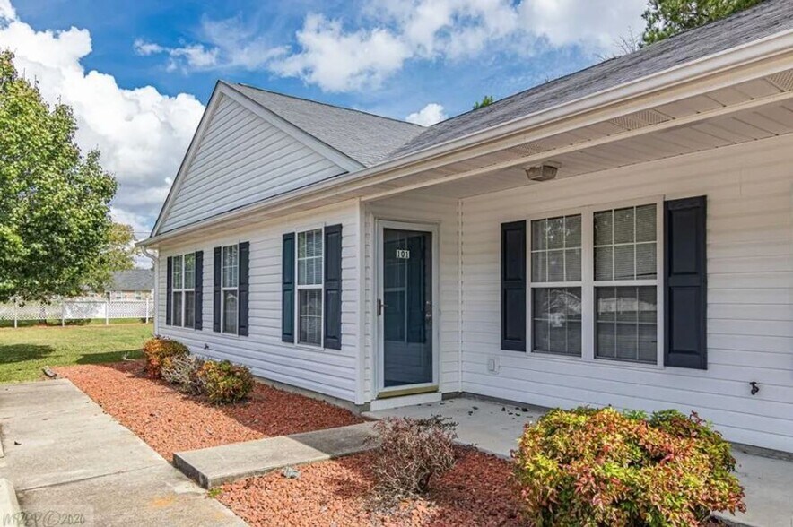 Primary Photo - Sheridan Forest Apartments