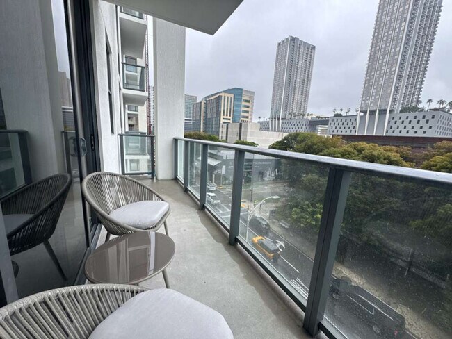 Building Photo - 11 NE 6th St