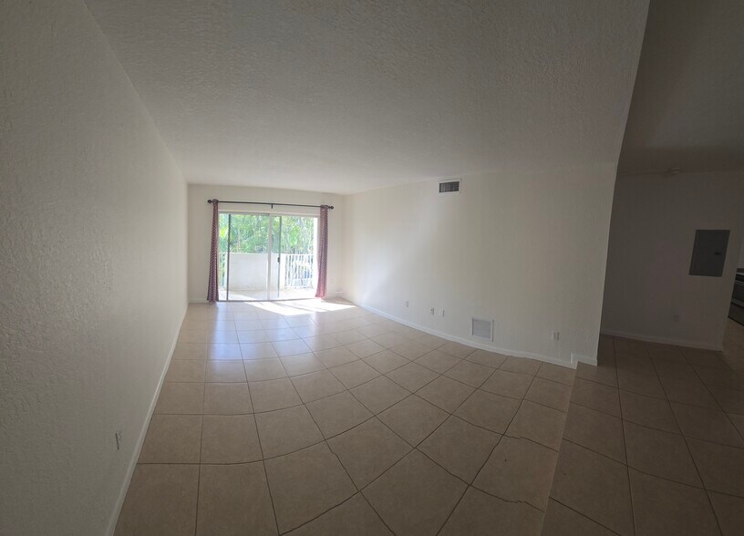 Building Photo - 8950 SW 69th Ct