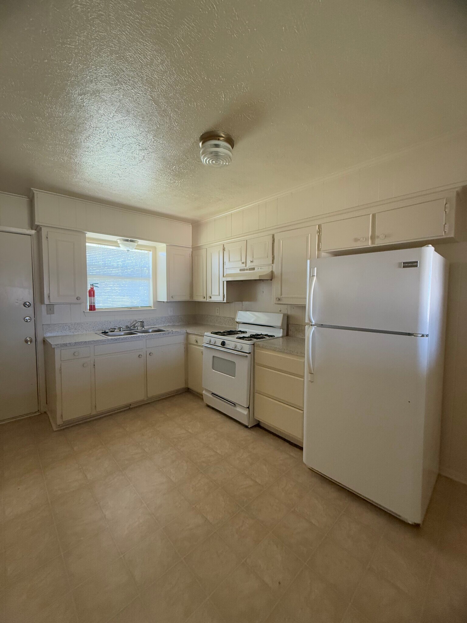 Building Photo - 3493 Country Club Rd