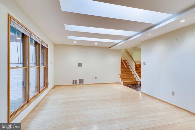 Building Photo - This elegant and unique three-level split ...