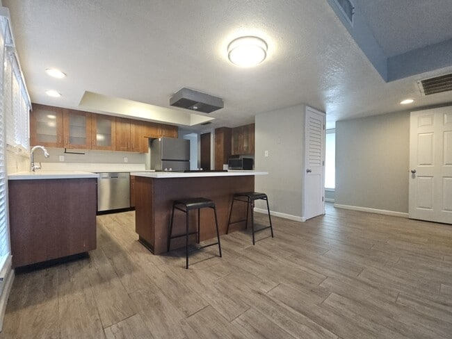 Building Photo - 3301 S Terrace Rd