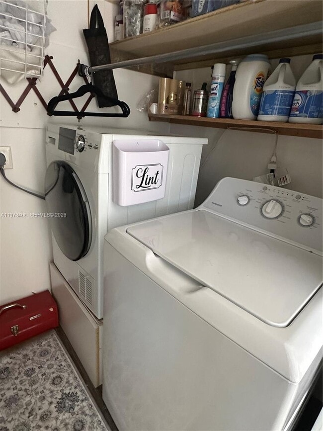 Building Photo - 323 Burgundy G