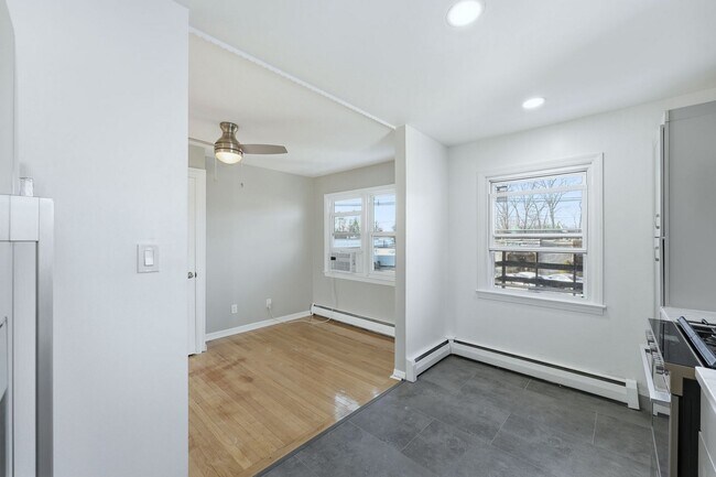 Building Photo - 5 Josh Ct