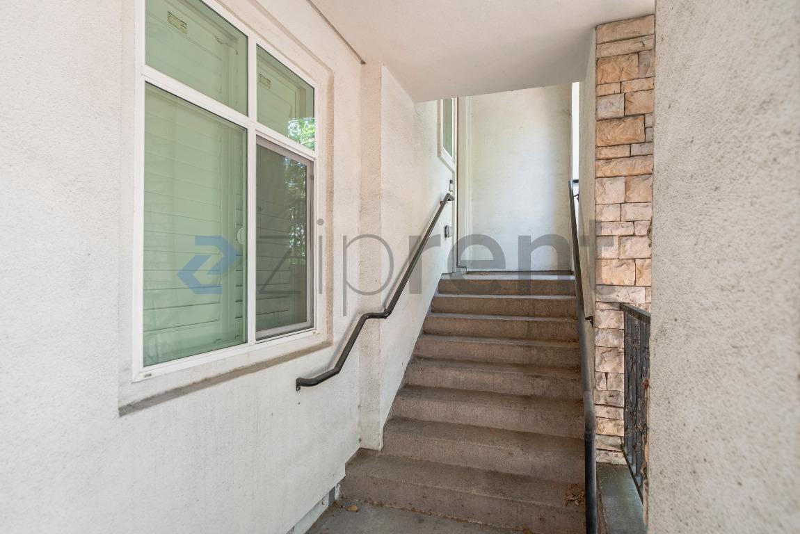 Building Photo - Unit