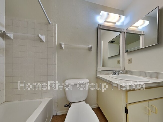 Building Photo - 2250 SE Friendship St