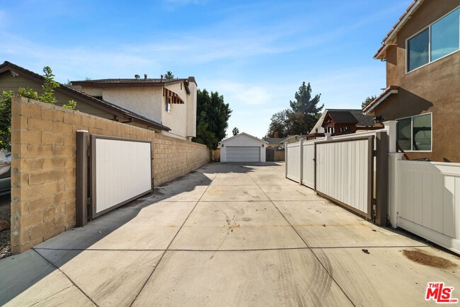 Building Photo - 20464 Elkwood St