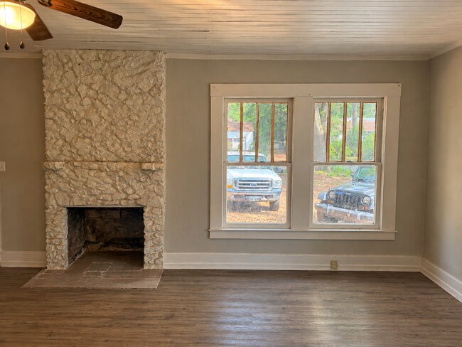 Building Photo - 1422 Gillespie Ave