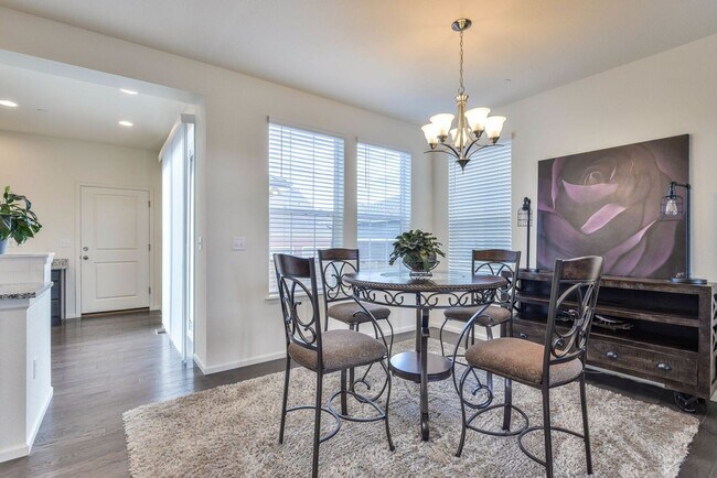 Building Photo - Beautiful 2-Bedroom, 2.5-Bath Townhome in ...