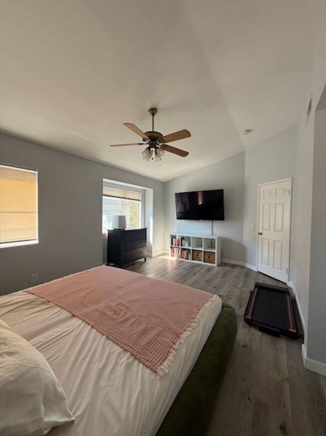 Building Photo - Nicely Renovated Home in Gated Community -...