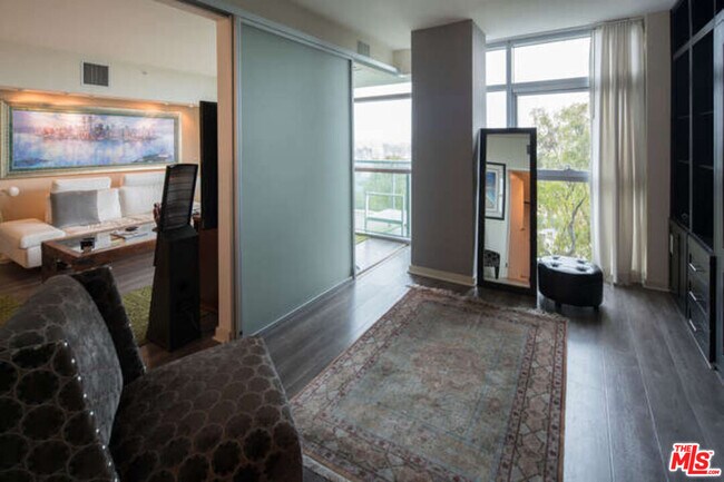 Building Photo - 13700 Marina Pointe Dr