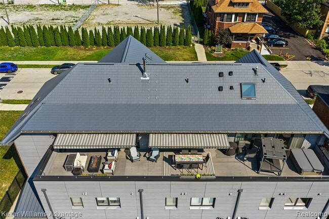 Building Photo - 284 Eliot St