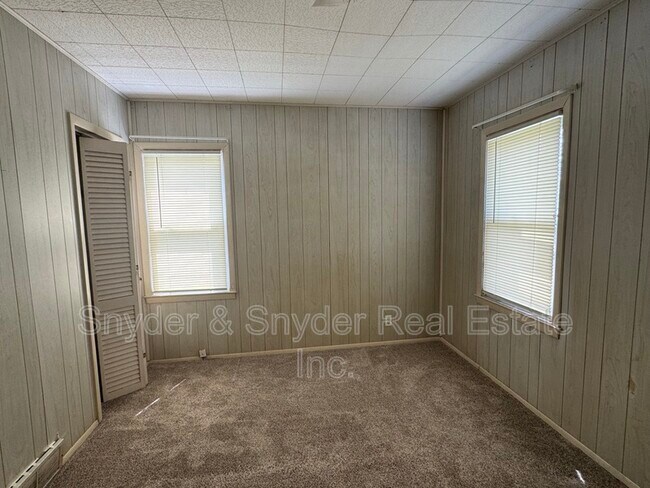 Building Photo - 349 St Leger Ave