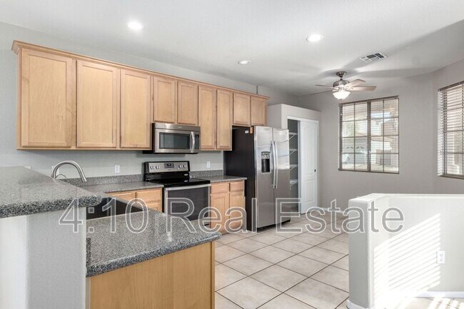 Building Photo - 3632 E Sebastian Ln