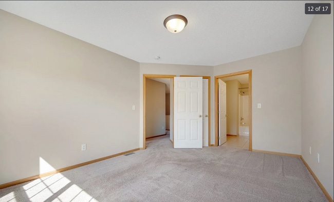 Building Photo - 601 Meadow Ln
