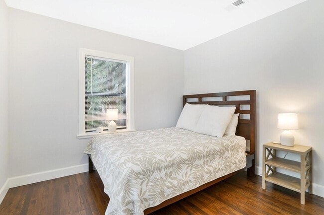 Building Photo - 413 36th St