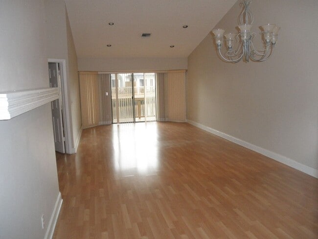 Building Photo - 1004 Landings Blvd
