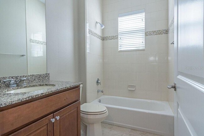 Building Photo - 906 Victoria Hills Dr S