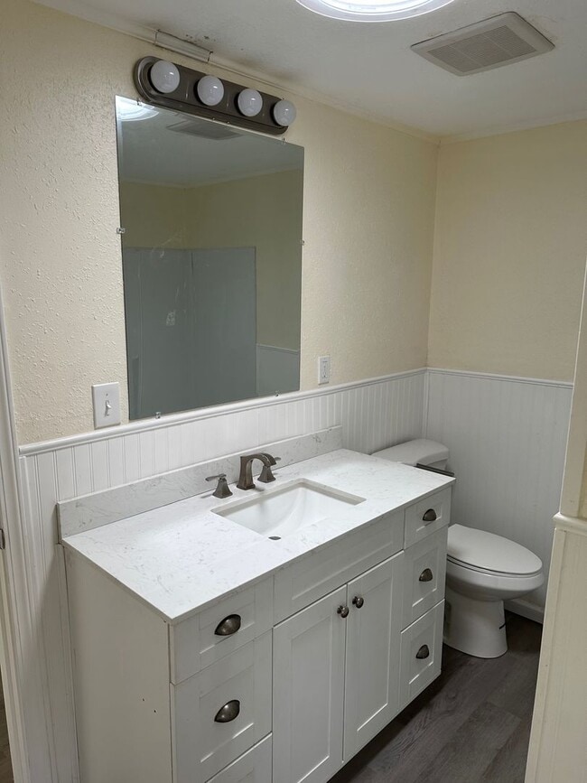 Building Photo - North Gate - Cozy 2 bed/ 1 bath house with huge front/back yard!