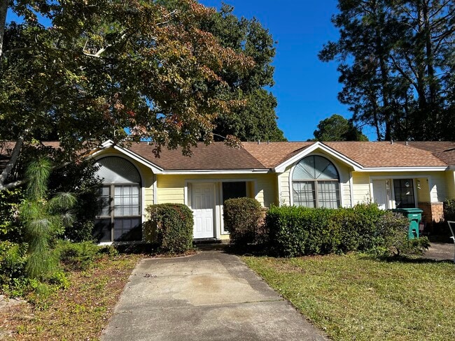 Building Photo - 1501 Green Acres Blvd