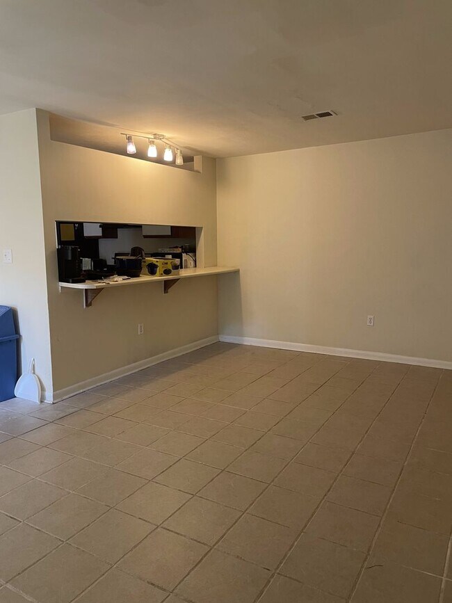 Building Photo - UT - 1210-A