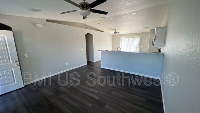 Building Photo - 5018 S Rosemary Dr