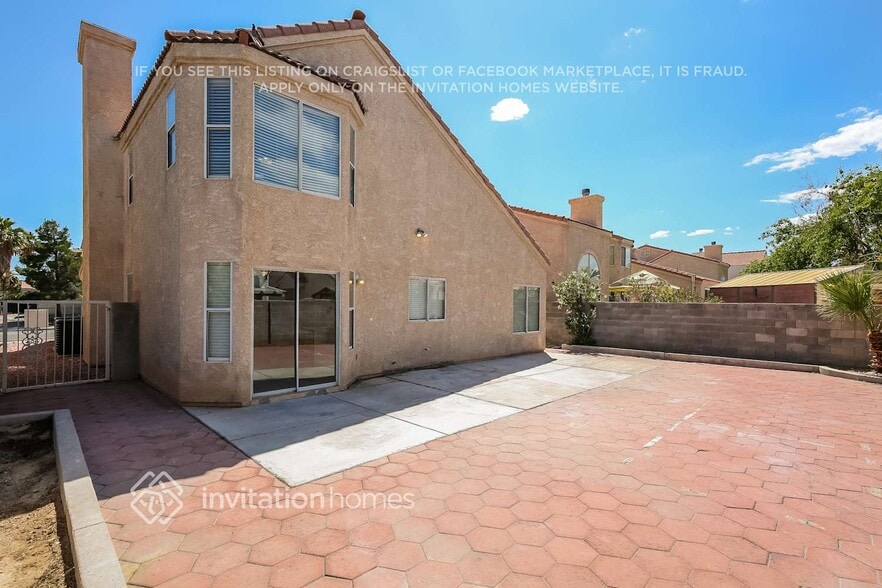 Building Photo - 7312 Queen Palm Dr