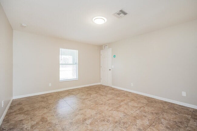 Building Photo - 347 Western Ave S