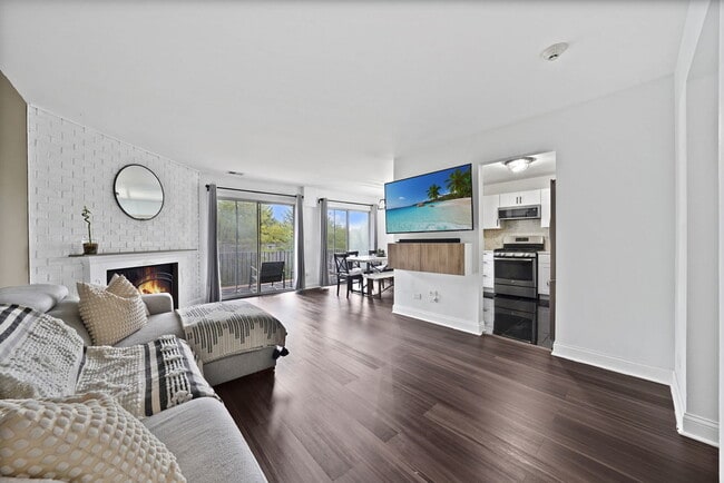 Building Photo - 7050 Newport Dr