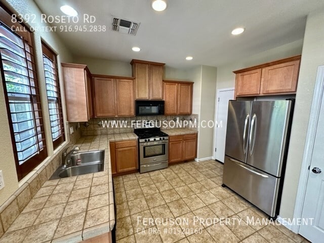 Building Photo - 8392 Roseto Rd