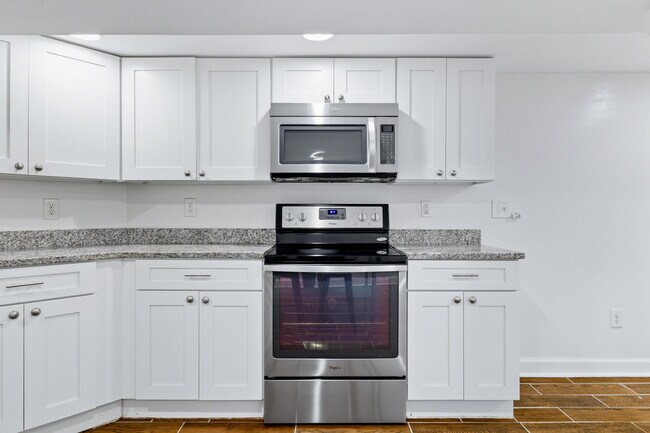 Cooking appliances + cabinetry - 2604 Mozart Pl NW