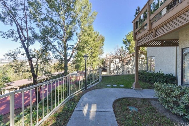 Building Photo - 22757 Lakeway Dr