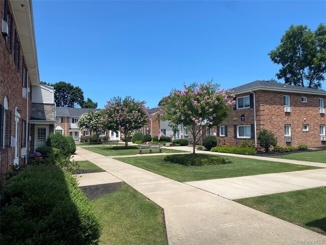 Building Photo - 400 Dawson Ln