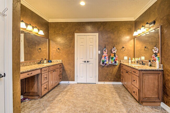 Building Photo - 1914 Sand Hollow Ln