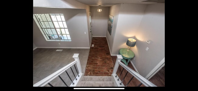 Building Photo - True 4 bed in Edmond Schools, all the mode...