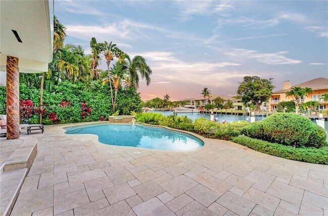 Building Photo - 1247 Seminole Dr