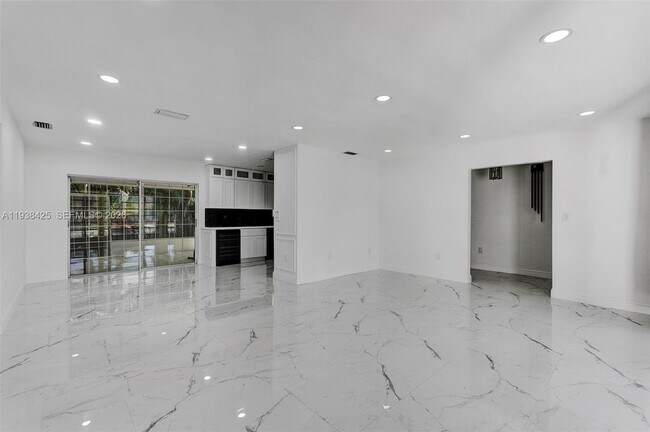 Building Photo - 860 NW 207th St