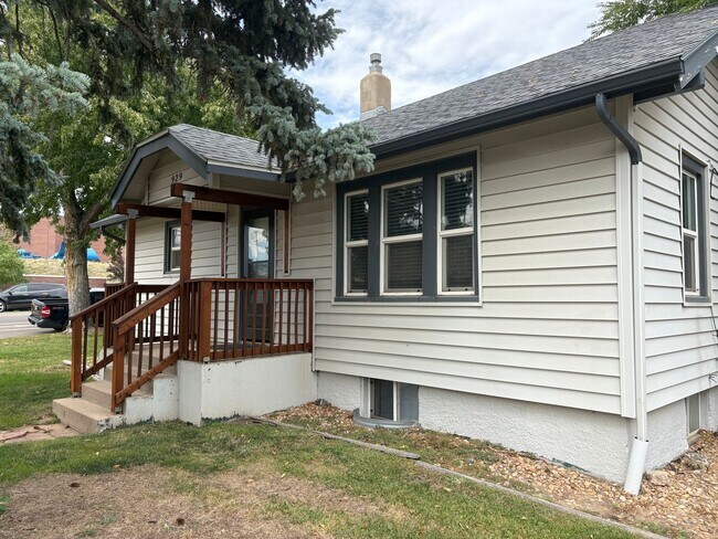Building Photo - 929 22nd St