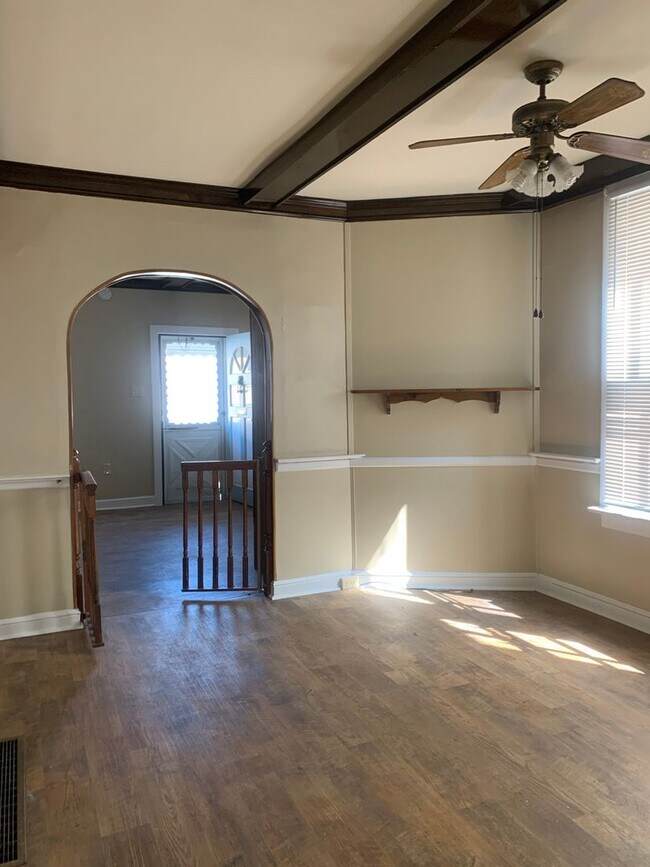 Building Photo - 821 Lanvale St