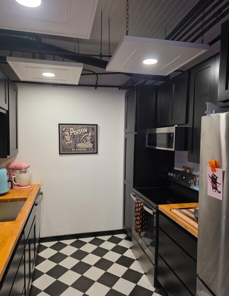 Stainless steal appliances - 21 N Last Chance Gulch