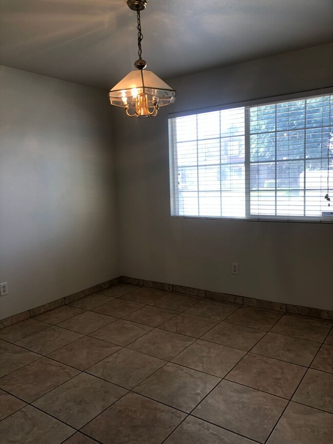Building Photo - 2 Weeks Free! 4 Bedroom, 2.5 Bathroom Ston...