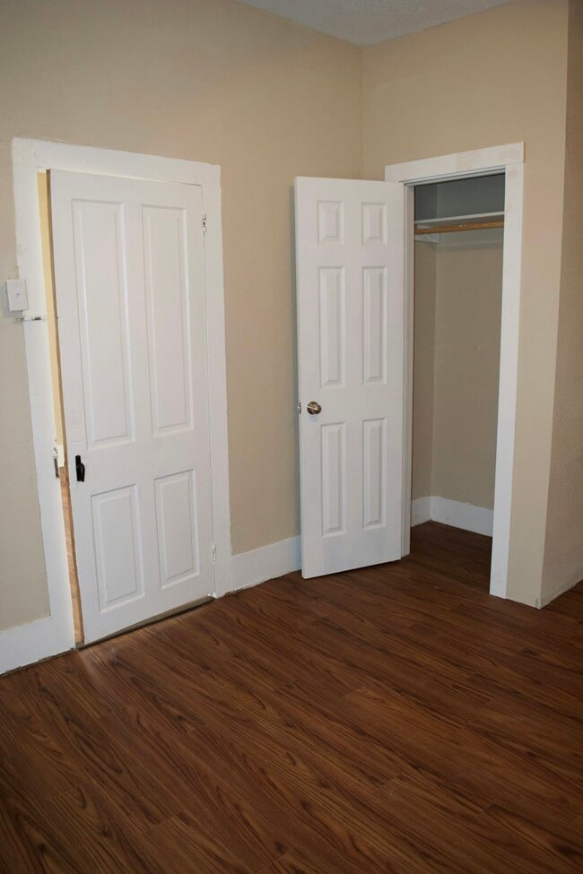 Building Photo - 521 S Polaris